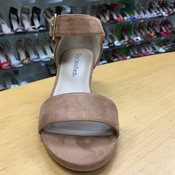 3 Left! City Class  Roque Tan Faux Suede Low Wedge - Picture 8 of 8